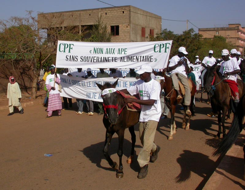 En décembre 2005, les paysans manifestent à Ouagadougou